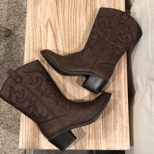 Western Mid Calf Cowgirl Boots! 👢 Size 7.5